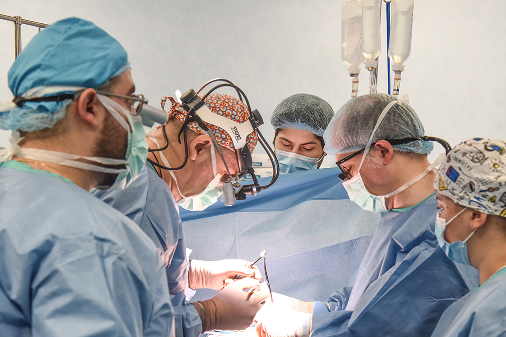 Intervenții salvatoare pentru copiii cu malformații cardiace congenitale. Program de chirurgie cardiovasculară pediatrică, la Spitalul Clinic SANADOR