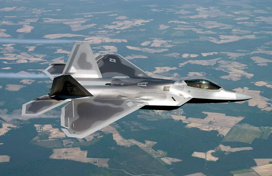 Statele Unite pregătesc avioanele F-22 pentru războiul cu China