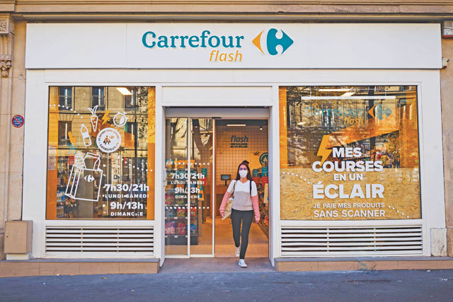 Comerțul viitorului e fără angajați? Carrefour testează un magazin complet digitalizat, în care clienții pot face cumpărăturile în 20 de secunde. Care e modelul?