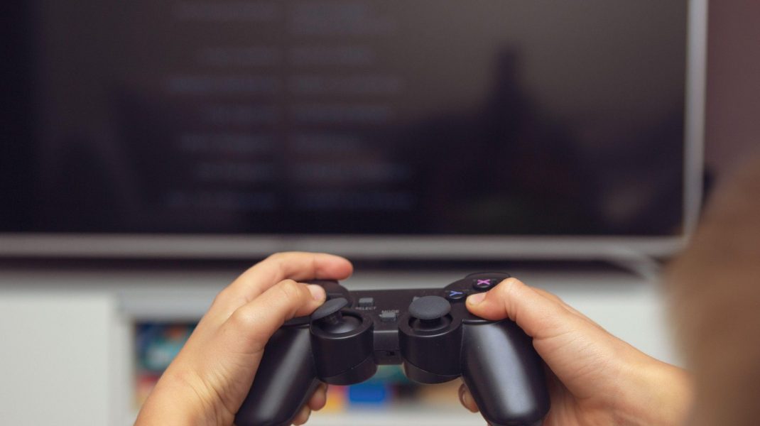 Se fac bani din TikTok? Cu cât este plătit un influencer de gaming