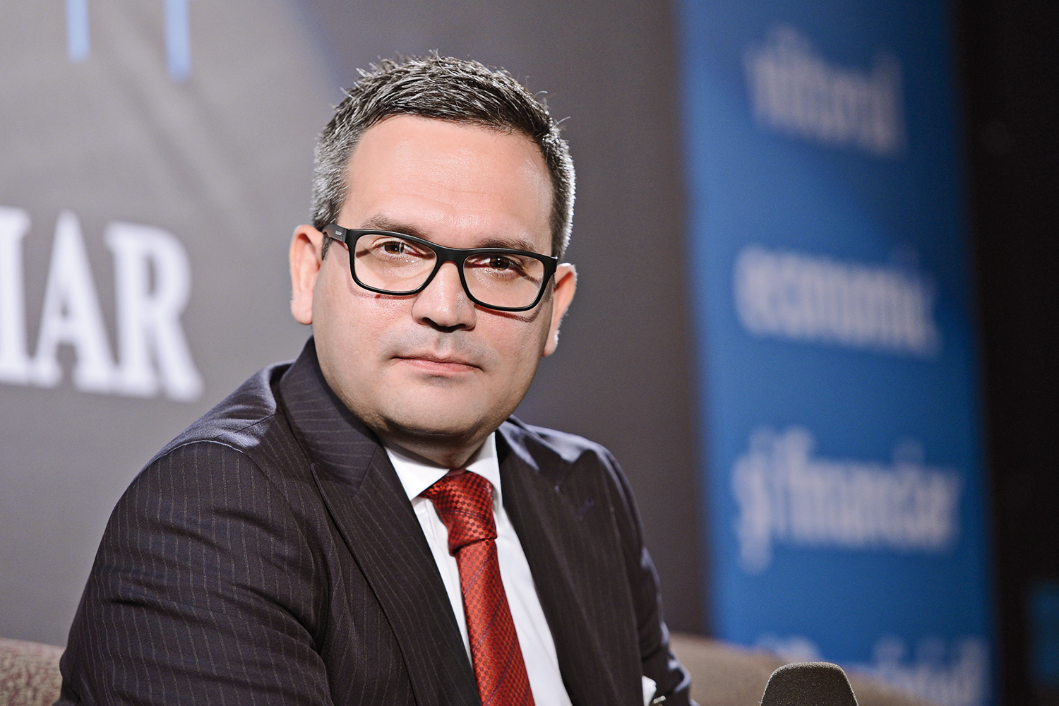 Omer Tetik, director general al Băncii Transilvania, are 5 mil. euro în acțiuni ale băncii listate la Bursa de Valori București. Luminița Runcan și Leontin Toderici, șefi adjuncți, câte 3 mil. euro