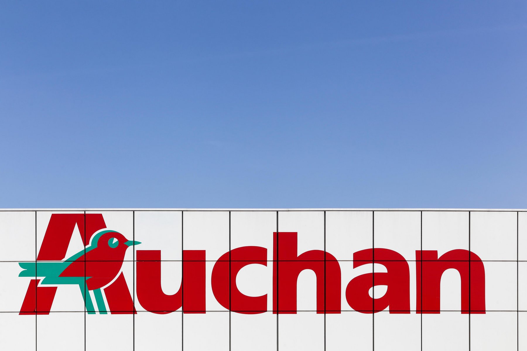 Surpriză: Ce se întâmplă cu magazinele Auchan din România