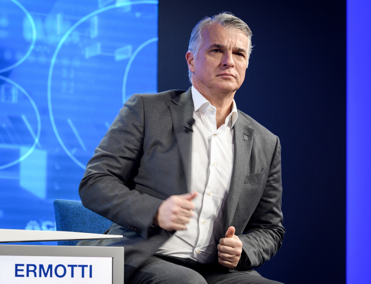 Lovitură de teatru: elvețienii de la UBS îl înlocuiesc la conducerea băncii pe Ralph Hamers, bancherul care și-a început cariera în urmă cu 20 de ani în România, cu Sergio Ermotti, care a fost șef al UBS timp de nouă ani până în anul 2020