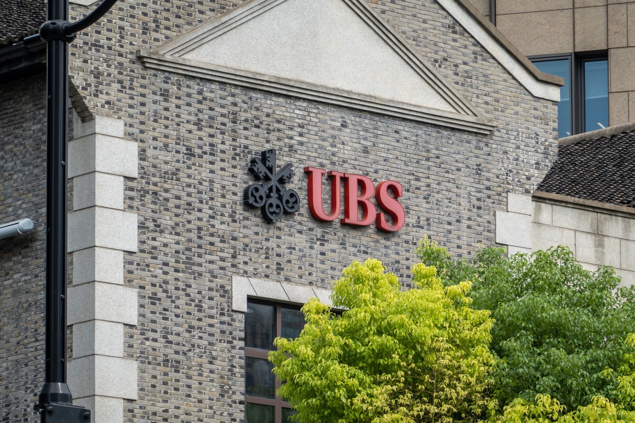Dezastru: Acțiunile UBS, prima bancă a Elveției, care a fost forțată să cumpere Credit Suisse, s-au prăbușit luni dimineață pe bursă cu 14%