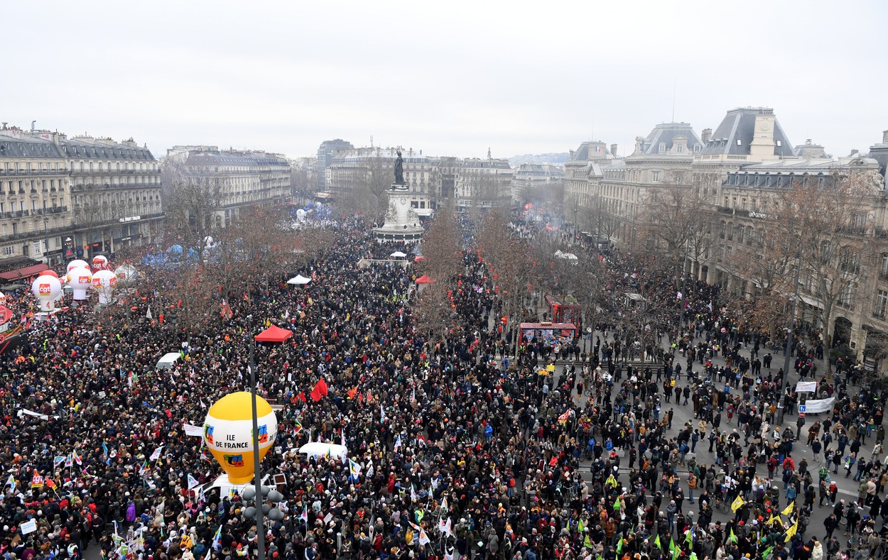 Noi proteste în orașele din Franța din cauza legii pensiilor