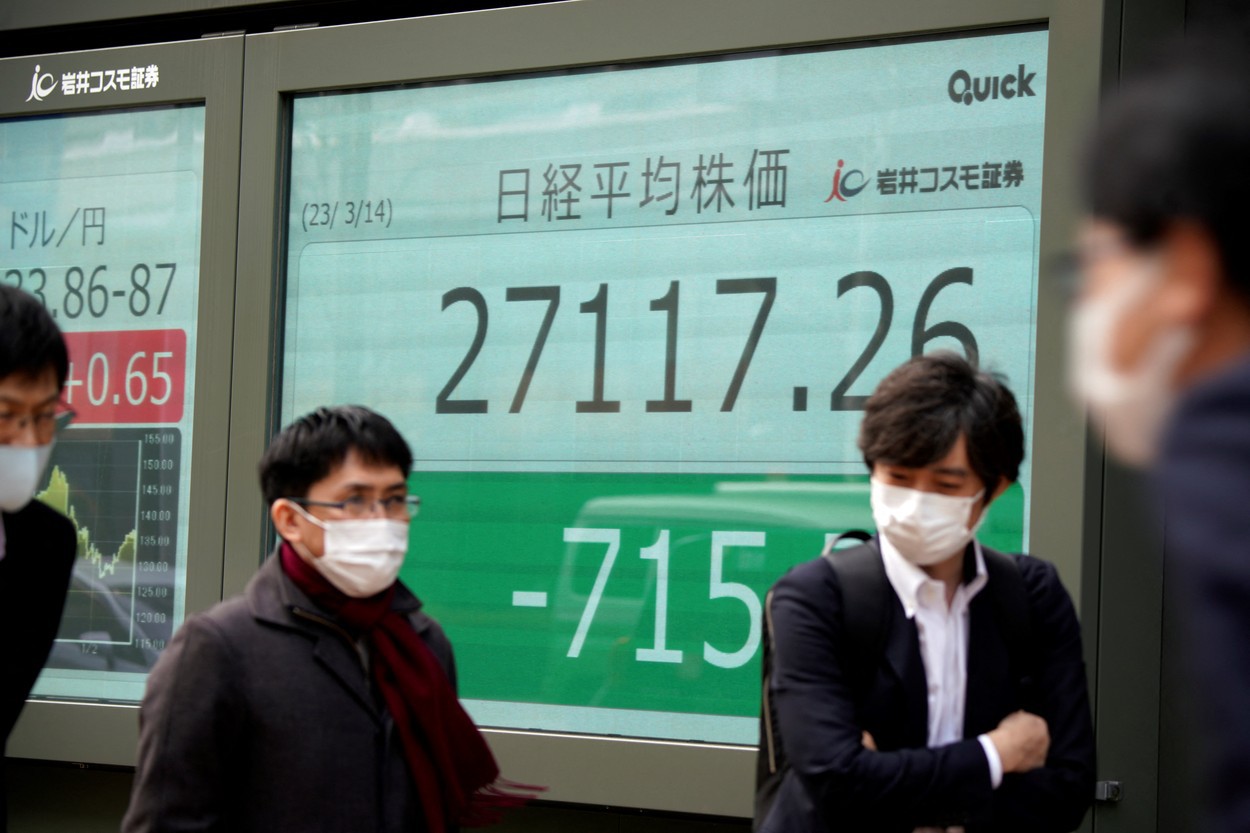 Criza din sistemul bancar: Panica după prăbușirea SVB se extinde în Japonia. Indicele Topix Banks a scăzut cu până la 7,8%, fiind pe cale să aibă cea mai proastă zi din ultimii trei ani