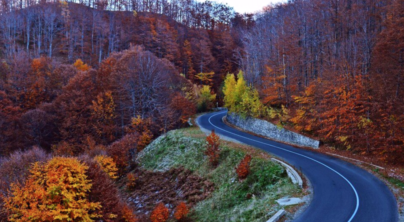 Uită de Transalpina și Transfăgărășan. În România e o șosea SUPERBĂ pe care nu o știu mulți