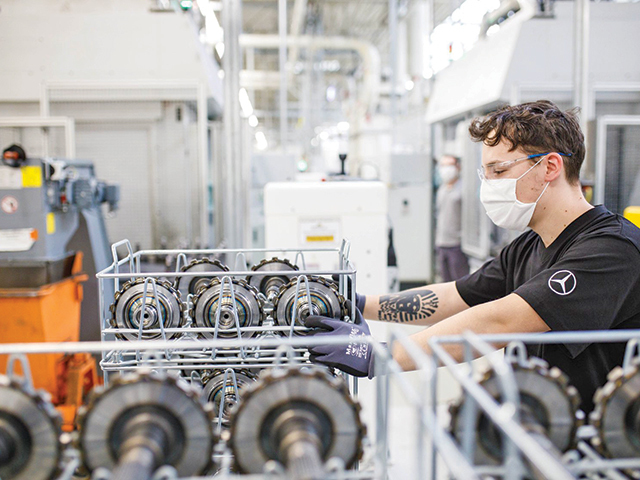 Industria auto a schimbat balanța comercială și prin zeci de ajutoare de stat. Dacia, Mercedes-Benz, Continental și Pirelli au primit ajutoare de stat de 100 mil. euro pe final de 2022. Cum ducem și alte industrii spre același model?