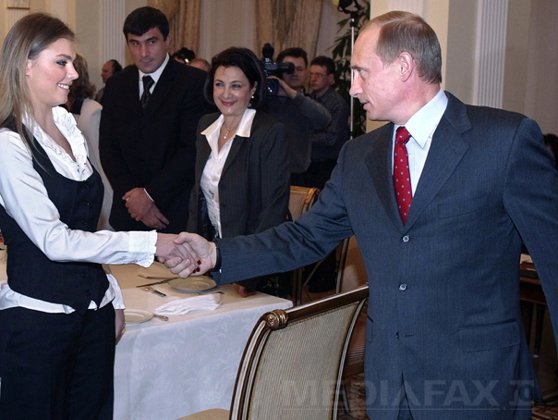 Viața luxoasă pe care Putin o duce împreună cu fosta gimnastă Kabaeva. Cuplul se lăfăie într-un penthouse de 2.600 de metri pătrați