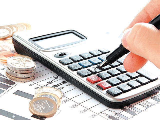 Un salariu pe zi. Un funcționar administrativ câștigă între 600 și 800 de euro net pe lună