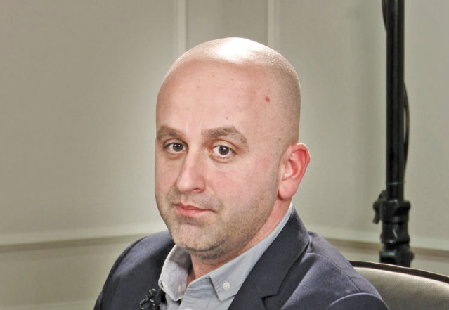 Bogdan Badea, CEO al platformei de recrutare eJobs:Tinerii din orașe mici sunt fericiți că au joburi remote pentru companii cu sediul central la București, Cluj, Timișoara, dar că pot munci de acolo. Pe IT mulți programatori s-au mutat chiar și în zona rurală