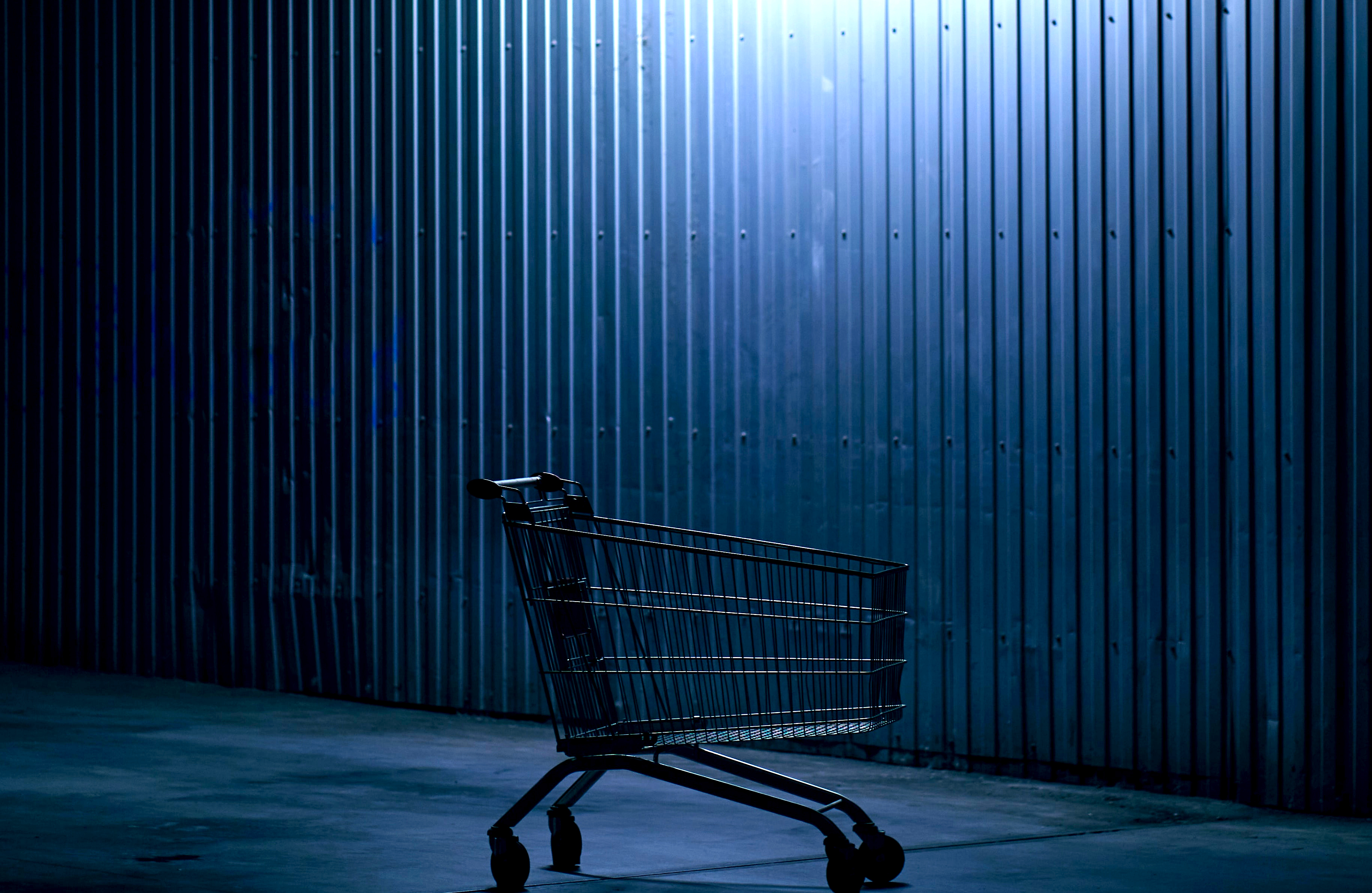Unul dintre cele mai mari lanțuri de supermarketuri din România vinde tot și pleacă din țara noastră