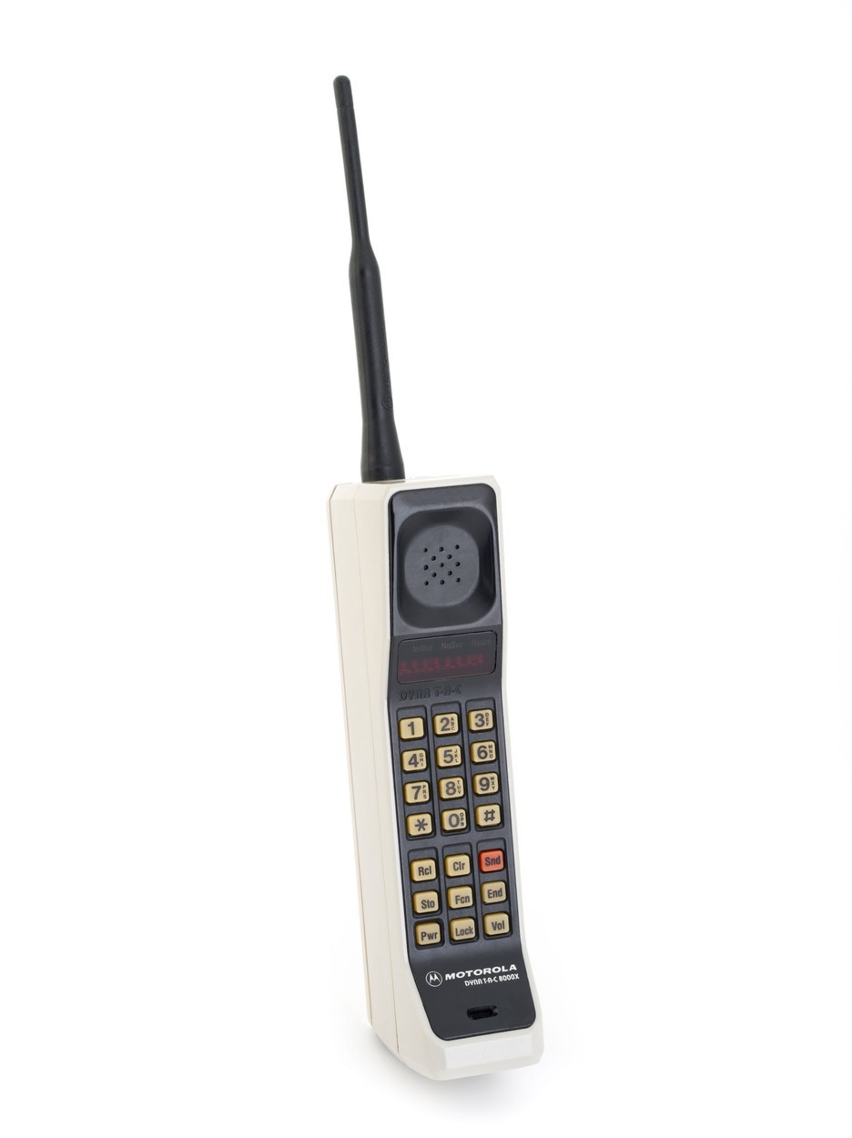 Ziua în care tehnologia a început să scrie istorie. S-au împlinit 50 de ani de la primul apel cu telefonul mobil