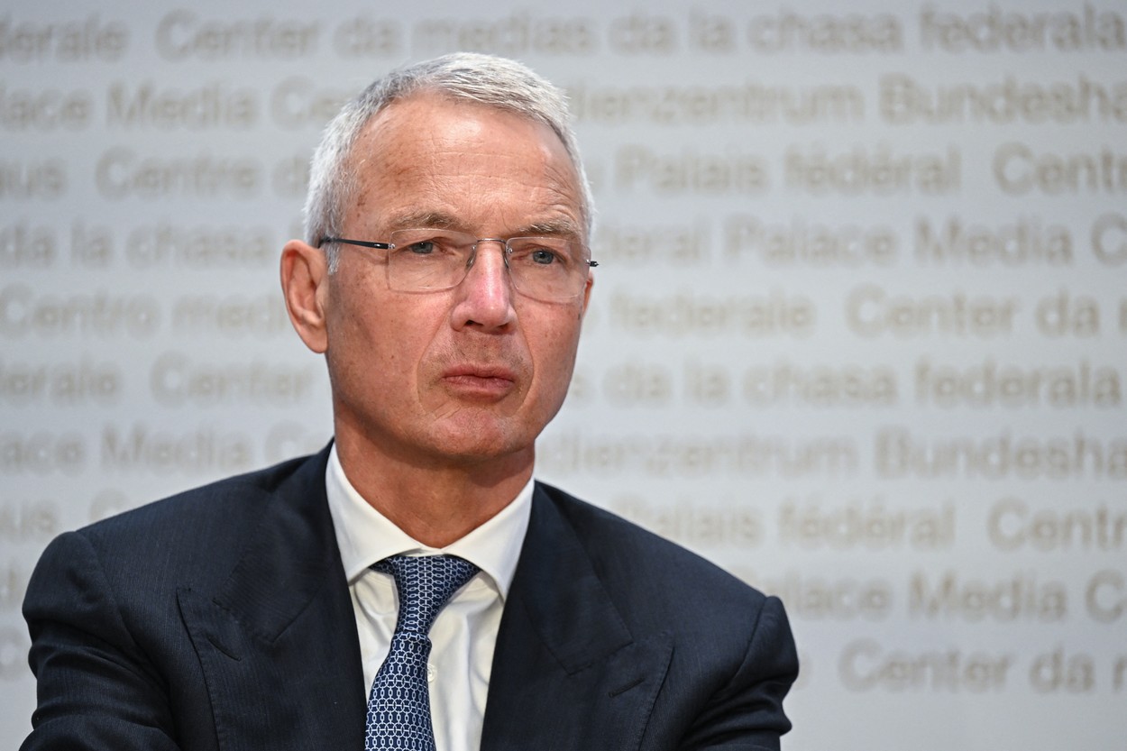 Declarație istorică a președintelui Credit Suisse, Axel Lehmann, după prăbușirea băncii elvețiene cu o istorie de 167 de ani: Este o zi tristă. Pentru voi toți și pentru noi. Îmi pare sincer rău. Îmi cer scuze că v-am dezamăgit”