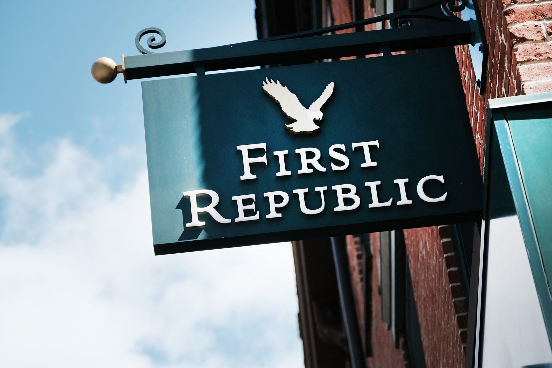 Acțiunile First Republic Bank, banca bogaților din SUA, se prăbușesc