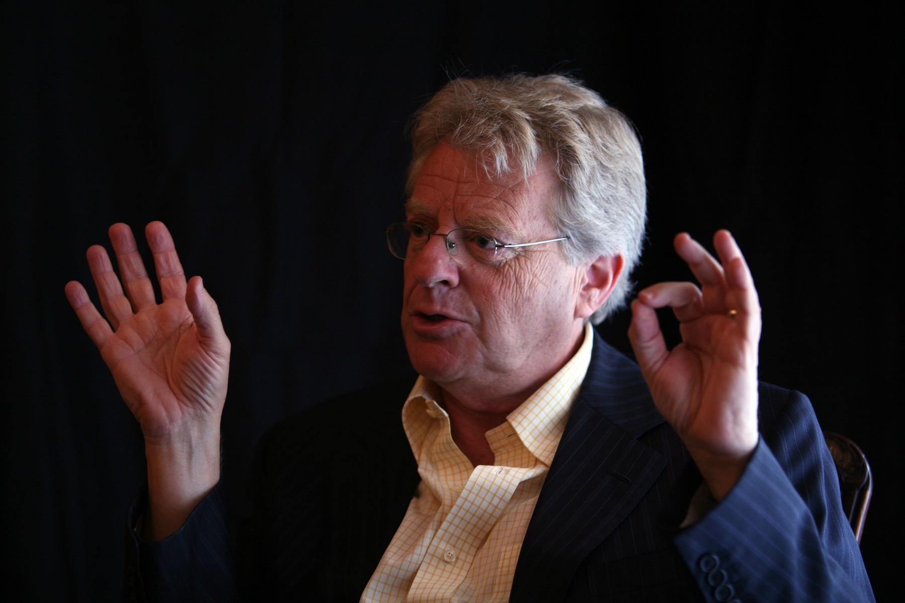 A murit prezentatorul TV american Jerry Springer, cunoscut pentru stilul său contondent de a-și intervieva invitații