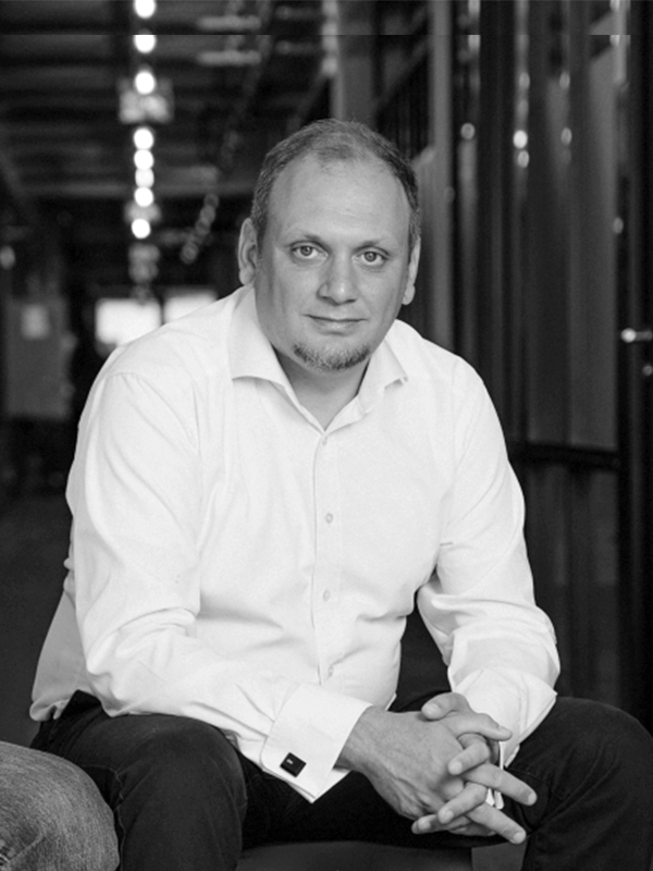 Cosmin Cosma, fondator și CEO al startup-ului Finqware și absolvent al școlii de afaceri ASEBUSS: În criza din 2008, motto-ul a fost „cash is king”. Astăzi, cel mai probabil trăim o criză, nu știm exact când e vârful, dar cu siguranță cash is trash