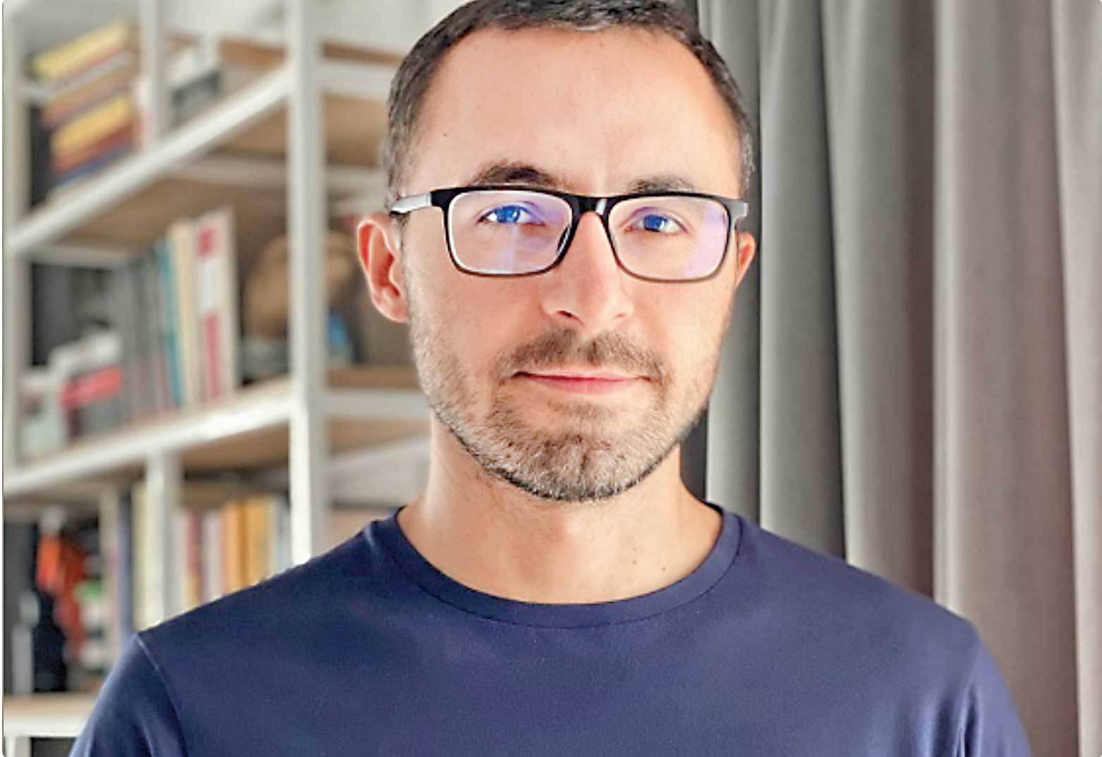Un tânăr român a dezvoltat o aplicație care rezolvă unele dintre cele mai mari probleme pe care le are o afacere care este la început de drum și care îi ajută pe antreprenori să economisească mii de euro