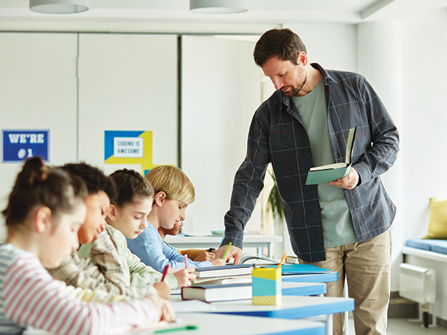 Miza grevei profesorilor: 1,5 mld. euro pentru ca salariul unui profesor debutant să ajungă la media pe economie. Miercuri este a treia zi de grevă generală în școli și profesorii spun că merg până în pânzele albe