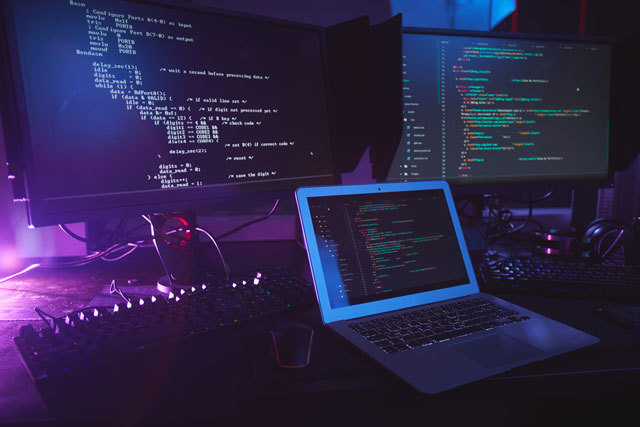 Revolta IT-iștilor din sectorul privat, care nu lucrează pentru companii din IT: Guvernul a extins facilitățile fiscale doar pentru IT-iștii angajați la stat, nu și pentru cei din companiile private non-IT. Ce răspunde Sebastian Burduja, ministrul digitalizării