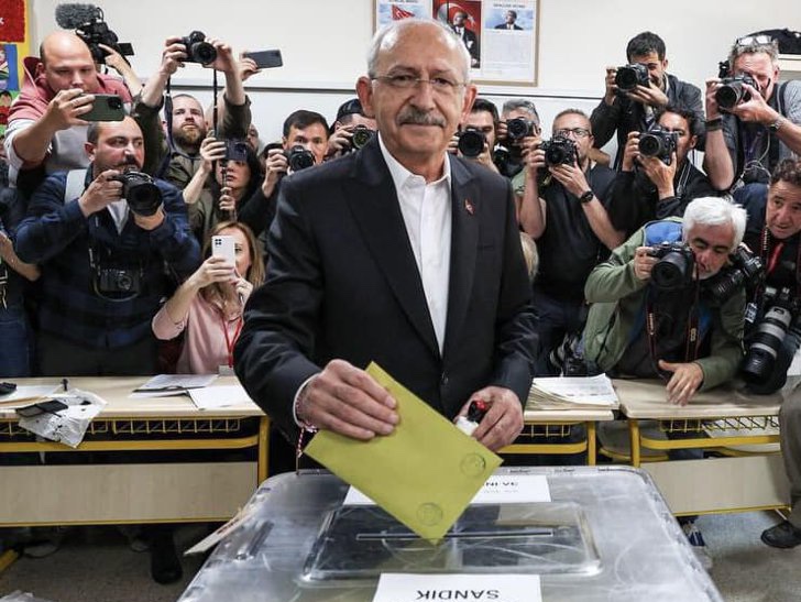 Kilicdaroglu spune că el conduce cursa pentru președinție. Susținătorii lui Erdogan, în stradă