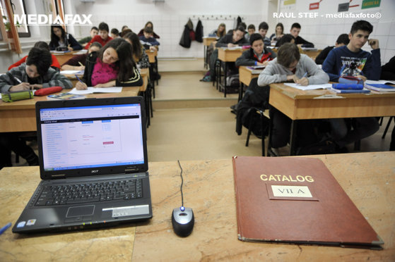 Profesorii din România au salarii mici, dar și performanțe scăzute