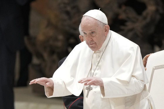 "Mulți copii sunt flămânzi și tu îmi aduci ..." Papa Francisc a răbufnit după ce o femeie și-a deschis geanta și a cerut o binecuvântare papală. Iată ce era în geantă