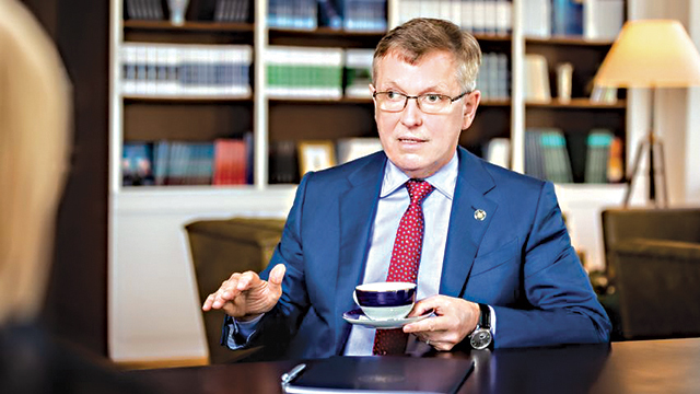 Cu economia in recesiune și consumul anemic, banca centrală a Ungariei a dat startul reducerilor de dobânzi în UE. În Polonia, unde anul acesta vor fi alegeri parlamentare, discuțiile despre ieftinirea creditului se încing