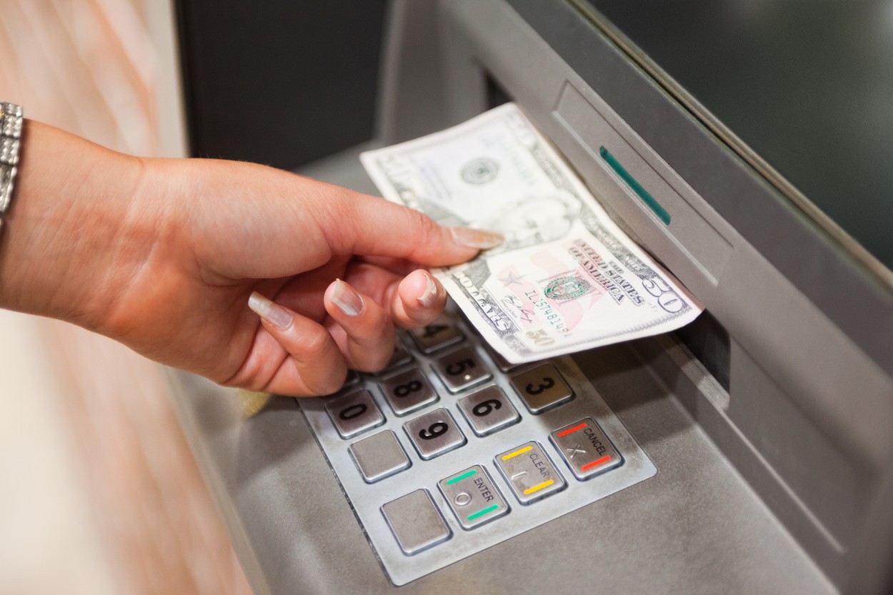 Cea mai puternică economie a lumii are probleme. O treime din populația sa nu știe cum să se mai descurce cu banii până la finalul lunii și se îngroapă în datorii