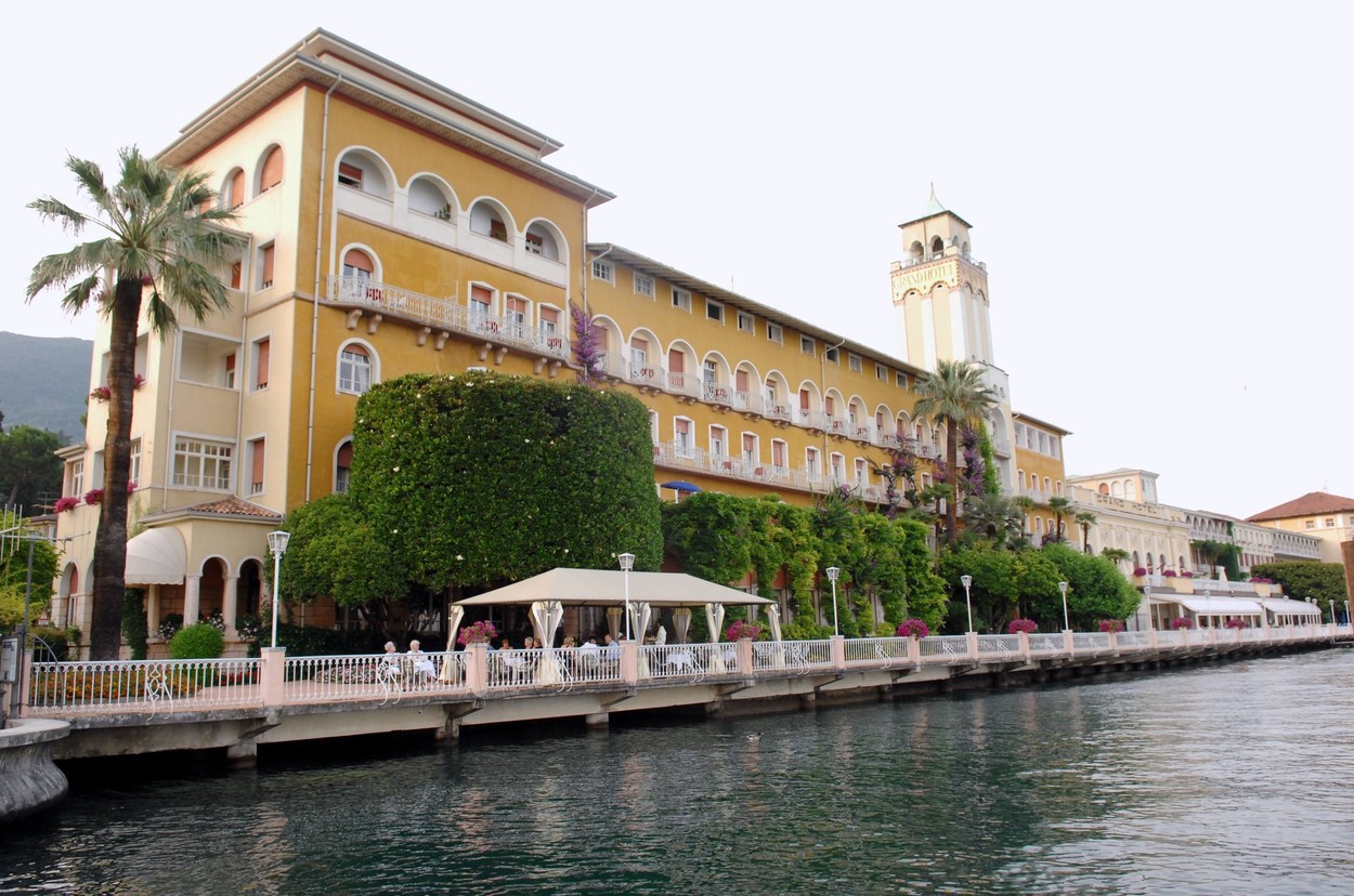 Frații Pavăl fac prima achiziție în afara țării prin cumpărarea unui hotel din Italia, pe malul lacului Garda