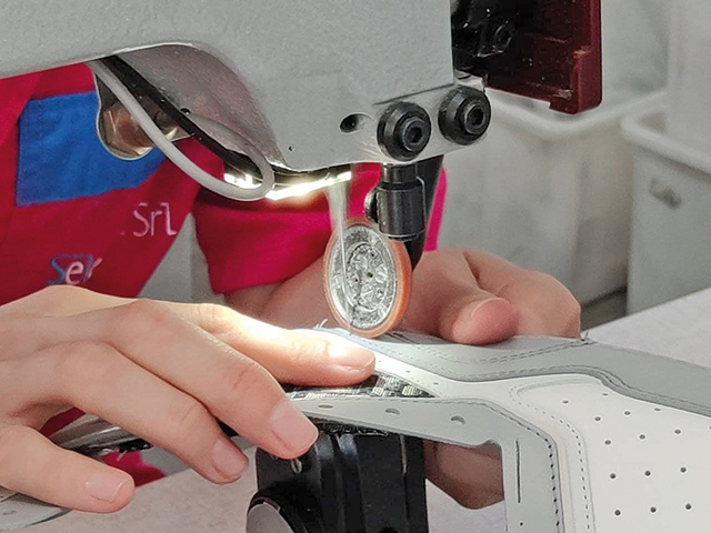 O fabrică din Brașov care produce fețe de încălțăminte pentru Gucci și Dior concediază 78 de angajați. „Creșterea salariului minim pe economie ne-a afectat. Clienții noștri nu au acceptat creșteri mari de preț“