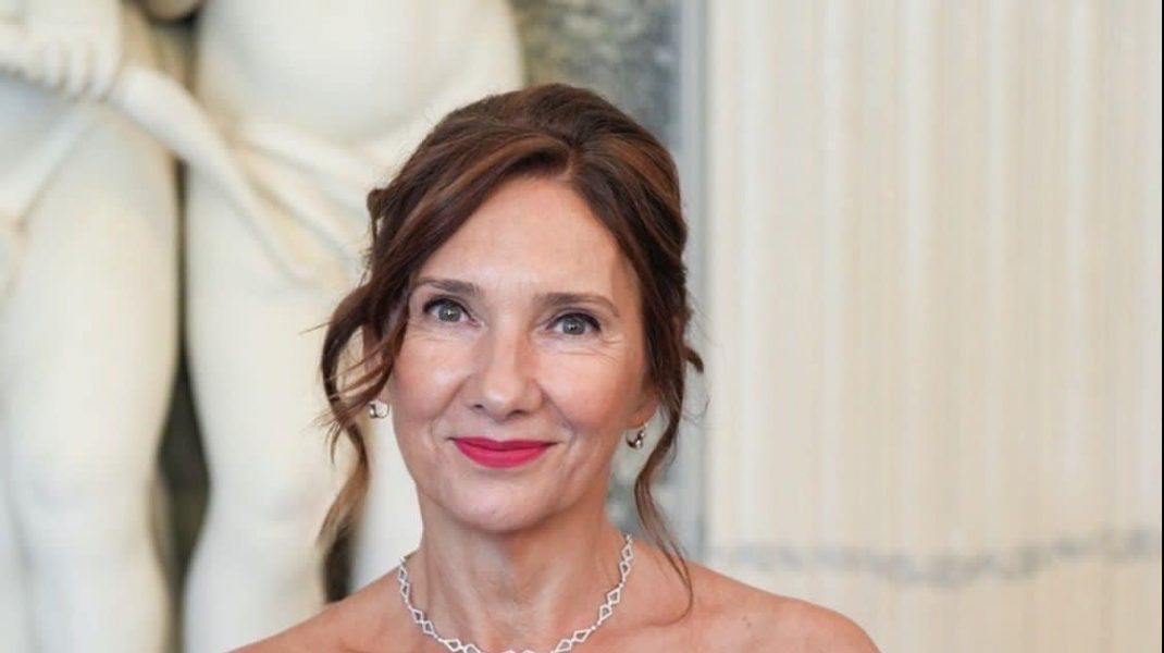 FOTO. Carmen Iohannis, imaginea unui brand de bijuterii. Ce prețuri au accesoriile purtate de soția președintelui