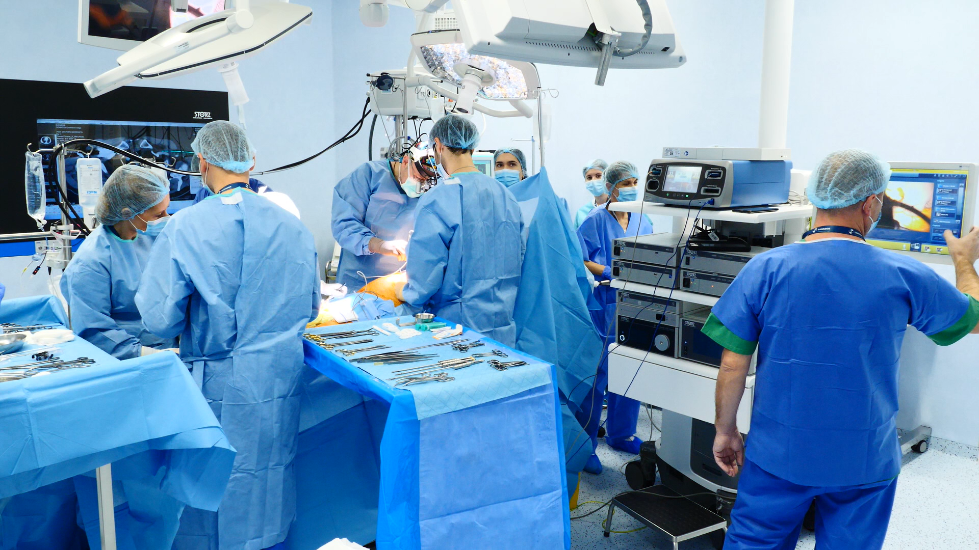 (P) Centrul de excelență în chirurgia cardiovasculară minim invazivă de la Spitalul Clinic SANADOR a devenit centru de excelență și training acreditat internațional