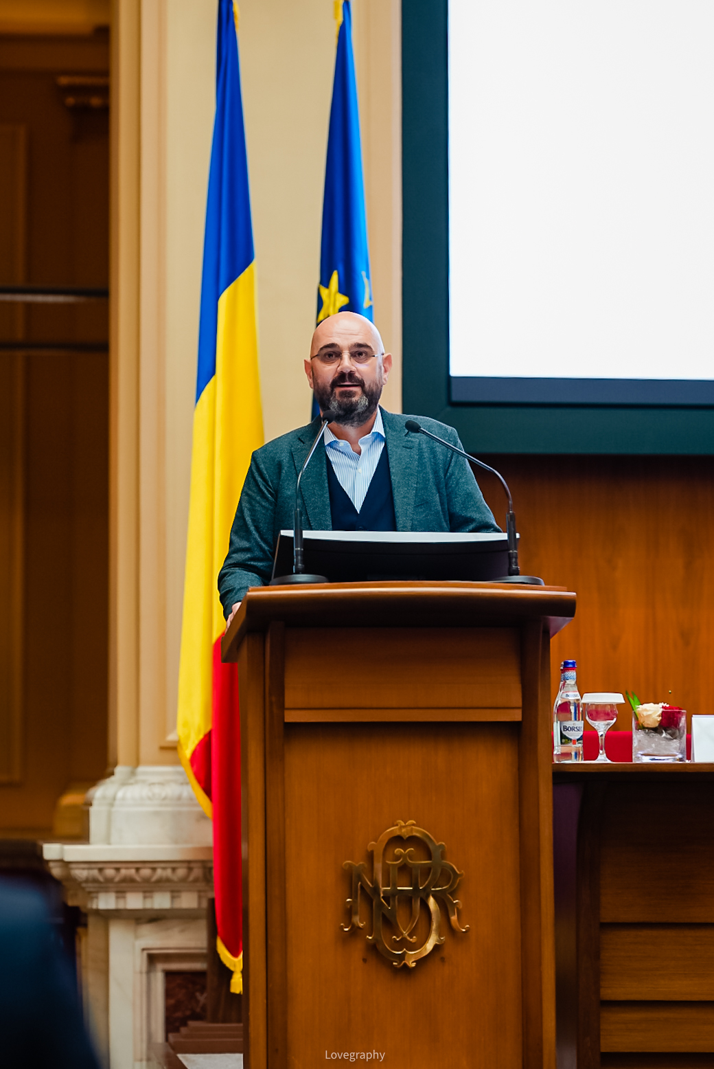 Sondaj: Liderii companiilor publice spun că siguranța jobului la stat este criteriul principal de atracție pentru angajați și cântărește mai mult decât salariul