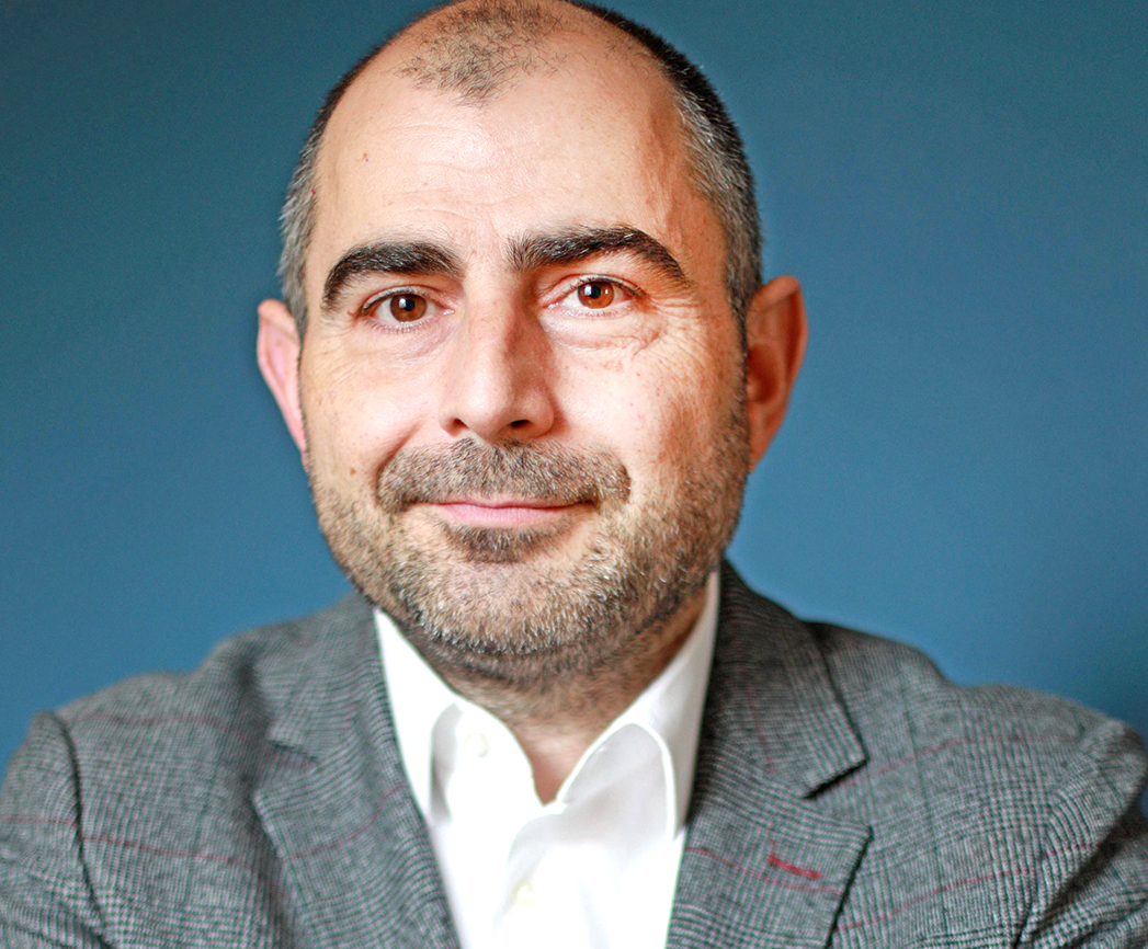 Cum a reușit un profesor din România sa construiască  o afacere de peste 30 milioane de euro. El a reușit deși s-a luptat cu toti giganții străini de pe piață