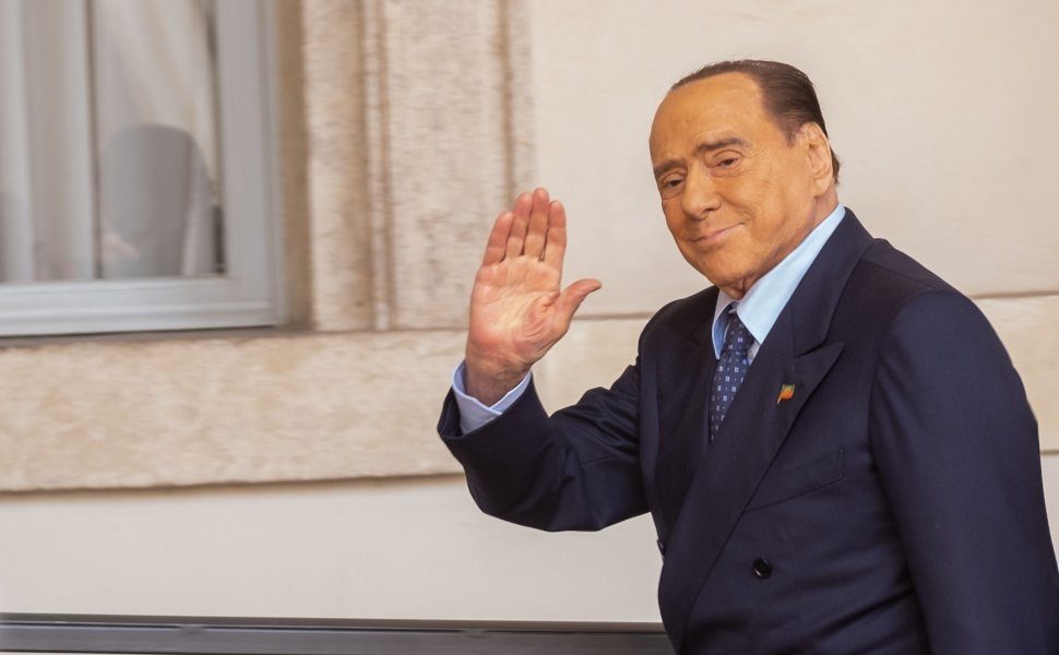 Povestea din spatele lui Silvio Berlusconi. Scandalurile în care a fost implicat și amantele pe care le-a avut