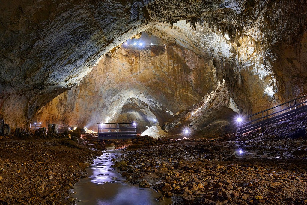 Peștera superbă din Romania ce are peste 10 milioane de ani și este considerată un monument natural impresionant