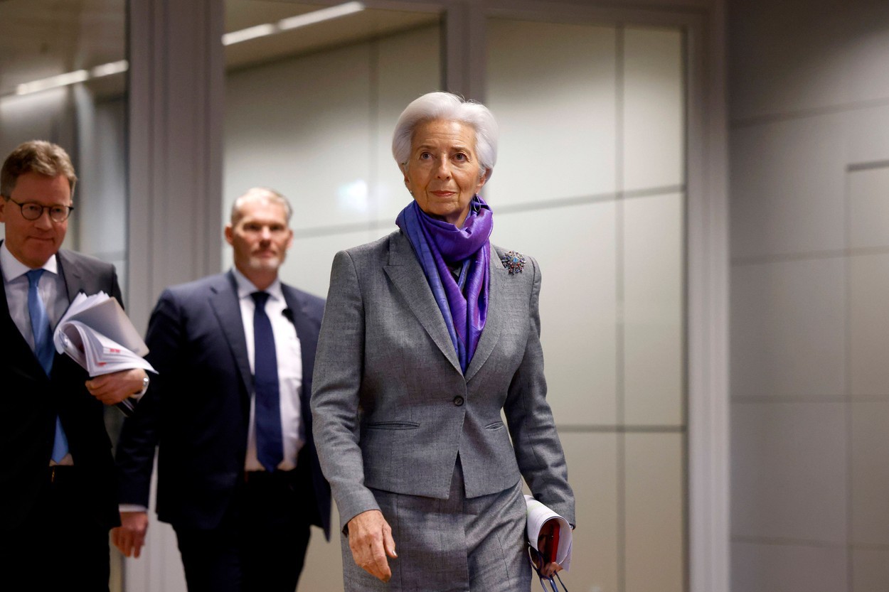 Președinta Băncii Centrale Europene, Christine Lagarde, avertizează că inflația din zona euro este încă prea mare. „Inflația din zona euro este prea mare și va rămâne așa pentru mult timp. Însă, natura luptei cu inflația se va schimba.”