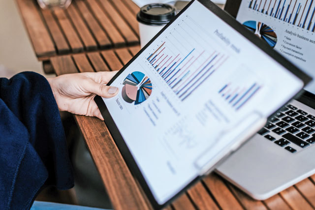 Un salariu pe zi. Un credit risk analyst câștigă între 1.600 și 1.900 de euro net pe lună