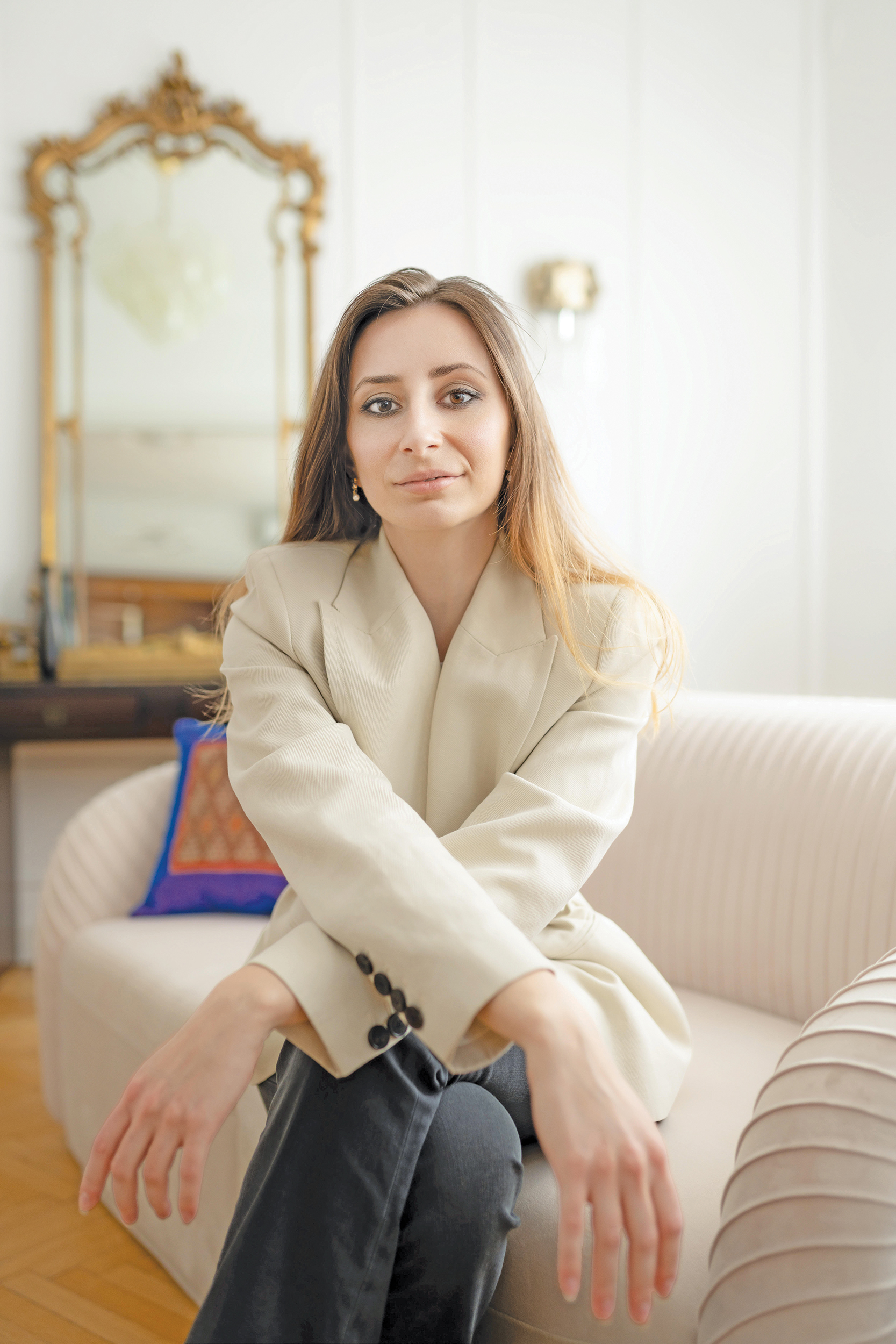 Zestrea din dressing. Metoda găsită de o româncă pentru a reinventa hainele din dulapul clienților