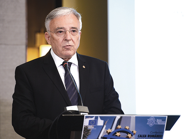 Ce avere are guvernatorul BNR Mugur Isărescu. Anul trecut a câștigat peste 100.000 de lei pe lună