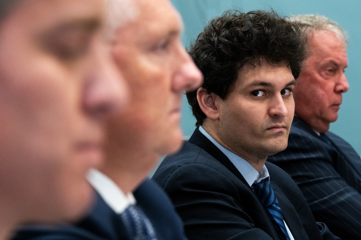 Nimic nu mai surprinde în lumea crypto: Sam Bankman-Fried, co-fondator al FTX, este acuzat de avocații propriei companii că își plătește asistența juridică din banii furați de la clienți