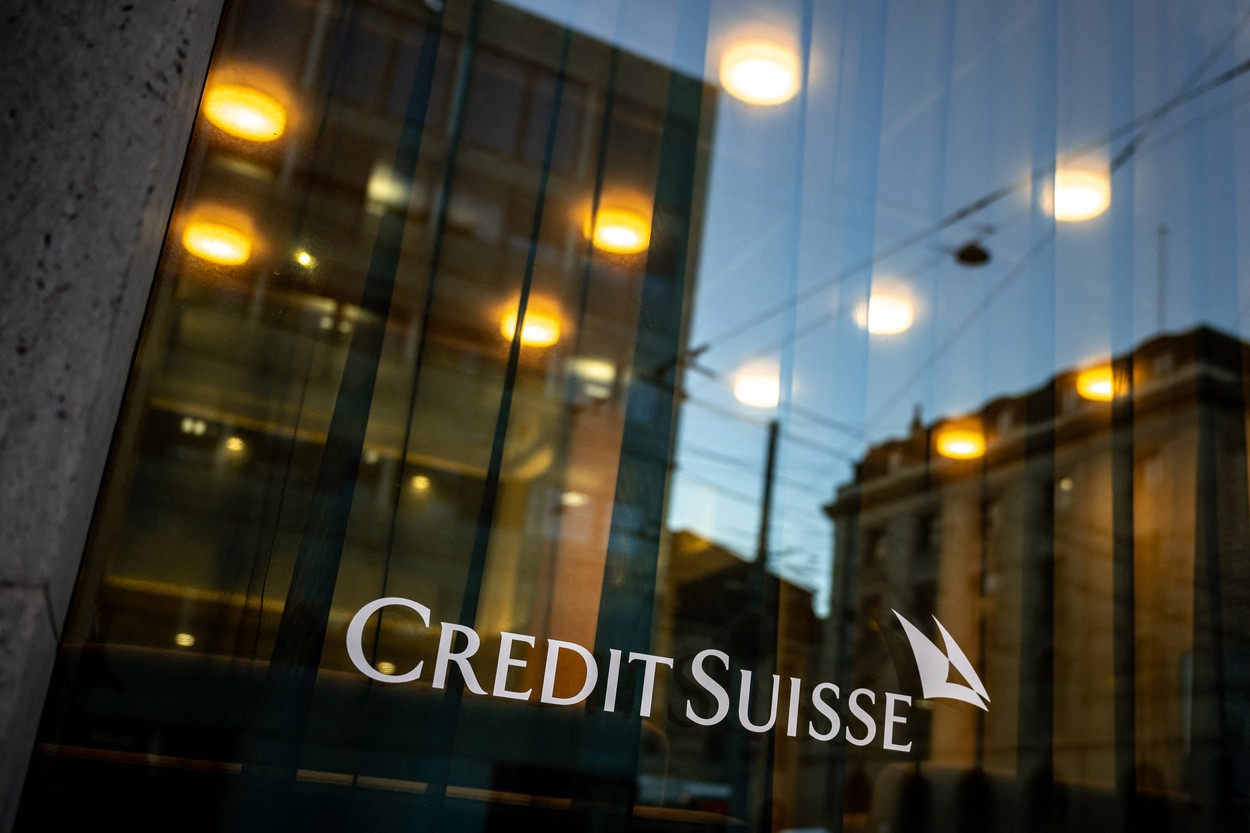 Peste 120 de bancheri de top au părăsit Credit Suisse ca urmare a integrării acesteia cu grupul UBS. Angajații au primit oferte greu de refuzat din partea rivalilor tradiționali