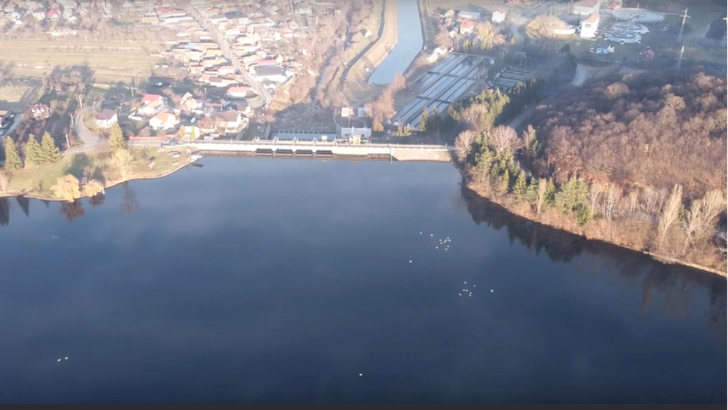 Colțul de RAI din România care te face să te simți ca în Maldive. Cazarea: 100 de lei/noapte