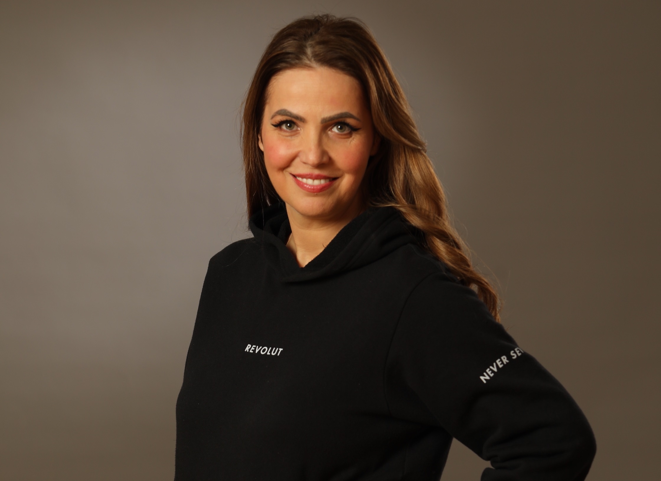 Revolut: Patru din zece români preferă băncile digitale și doar trei din zece clienți cu vârsta peste 55 ani mai aleg modelul clasic de banking. ”După ce sucursala Revolut Bank din România va deveni operațională, vom continua să oferim experiența 100% digitală”
