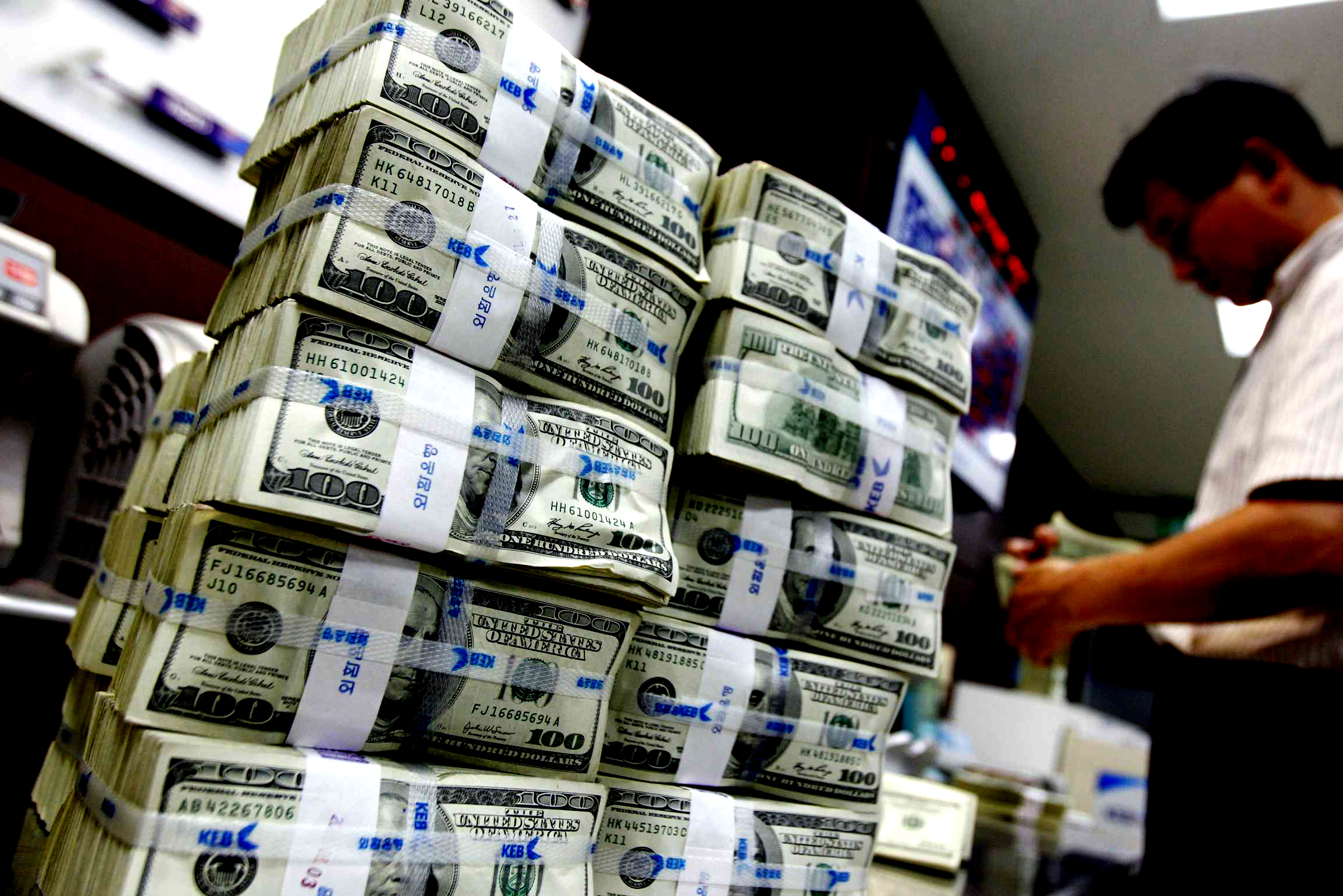 Investitorii străini își fac bagajele și pleacă cu miliardele din a doua economie a lumii după ce statul s-a dovedit incapabil să ofere sprijin unei economii care se prăbușește încet