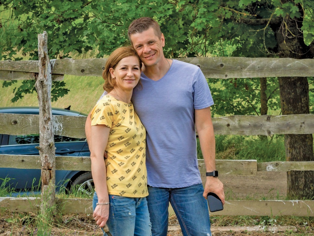 Povestea familiei care a renunțat la munca pentru marile corporații din România și a decis să își deschidă o afacere. Acum ei fac o altfel de agricultură