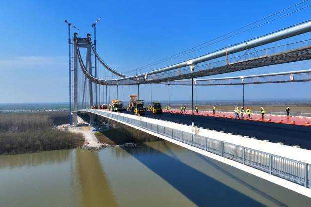 Cea mai înaltă și cea mai scumpă construcție din România, inaugurat de nici două luni se deșurubează