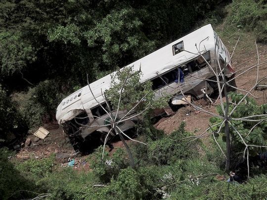 Accident grav, cu un microbuz plin cu oameni. Sunt 18 morți și 22 de răniți