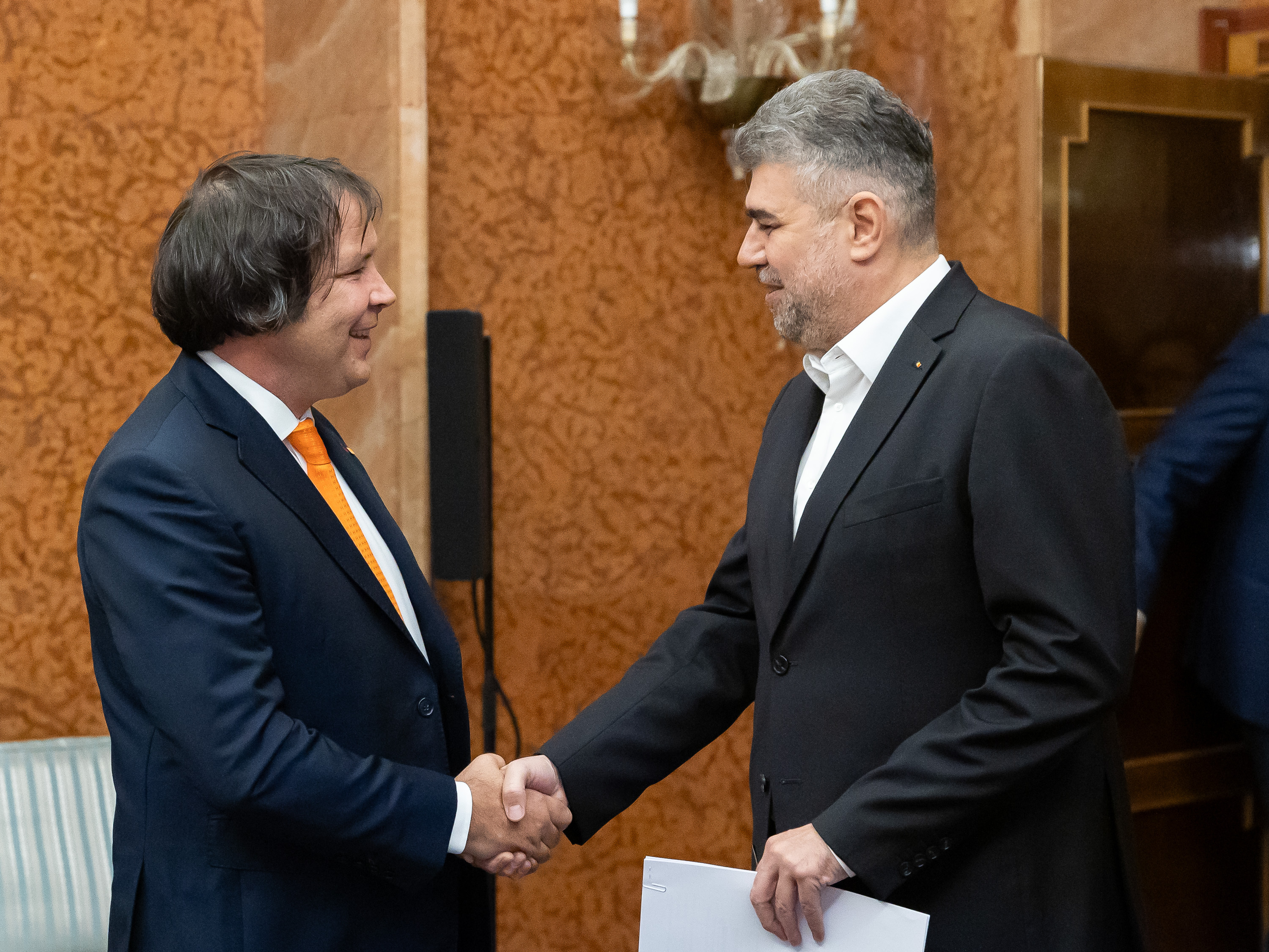 Noul CEO al Orange România, Julien Ducarroz, a avut o întâlnire cu premierul Marcel Ciolacu, la care a participat și președintele ANCOM Valeriu Zgonea și ministrul digitalizării Bogdan Ivan